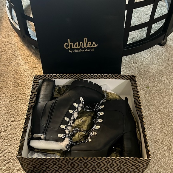 Black Platform Combat Boot, faux fur trim, size 7.5 - Picture 2 of 8